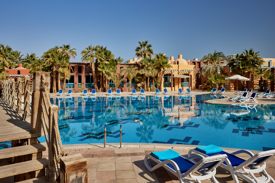 Adults pool of Sheraton Miramar 5 stars hotel El Gouna with the mix of beige exteriors and blue waters for relaxation mood