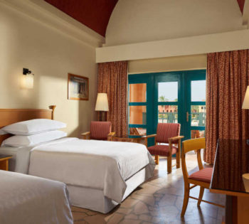 The twin bed classic room in Sheraton Miramar El Gouna for a luxury Accommodation