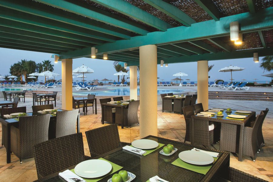 Oasis Pool Restaurant and Bar of Mövenpick Resort and Spa El Gouna