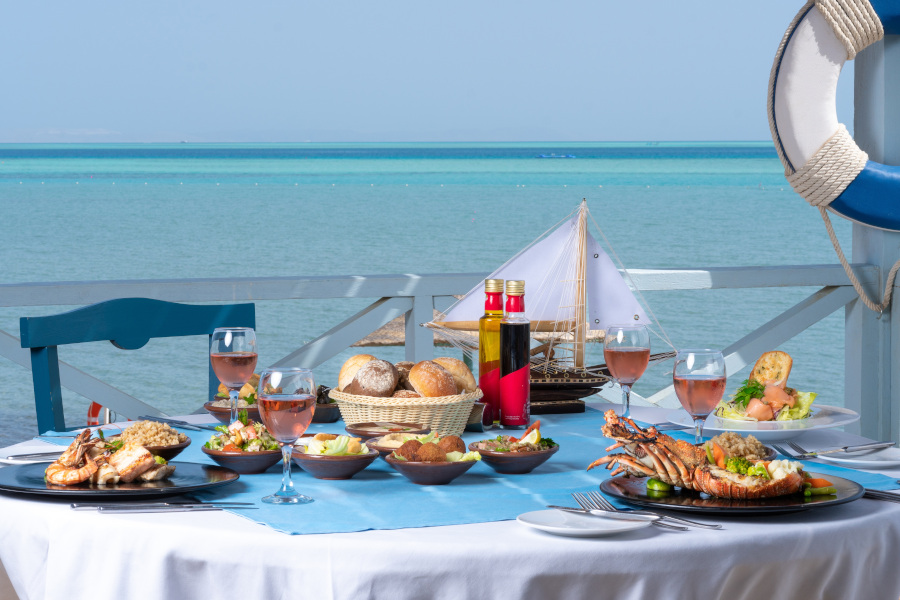 dinner by the sea at el sayadin el gouna