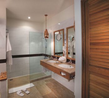 Mövenpick Resort and Spa El Gouna Standard Room Bathroom