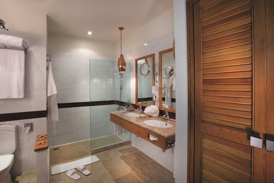 Mövenpick Resort and Spa El Gouna Standard Room Bathroom