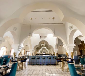 Restaurant Merbey interior bar and tables