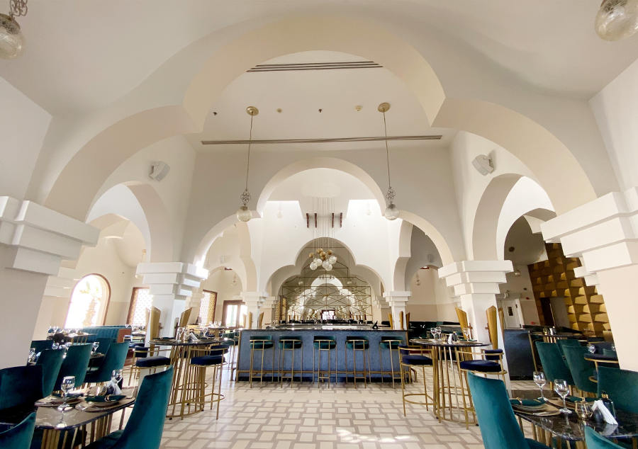 Restaurant Merbey interior bar and tables