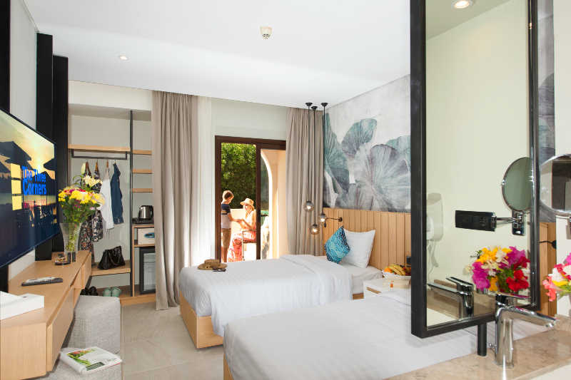 Comfort hotel room with twin beds and balcony