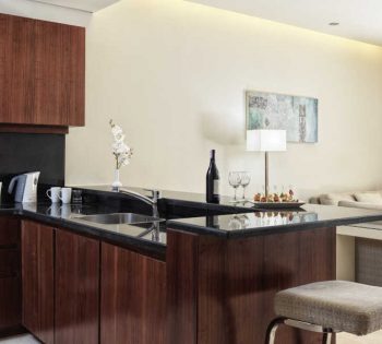 the kitchen bar of Ancient Sands Apartment in El Gouna Luxury Accommodation connected to the living room