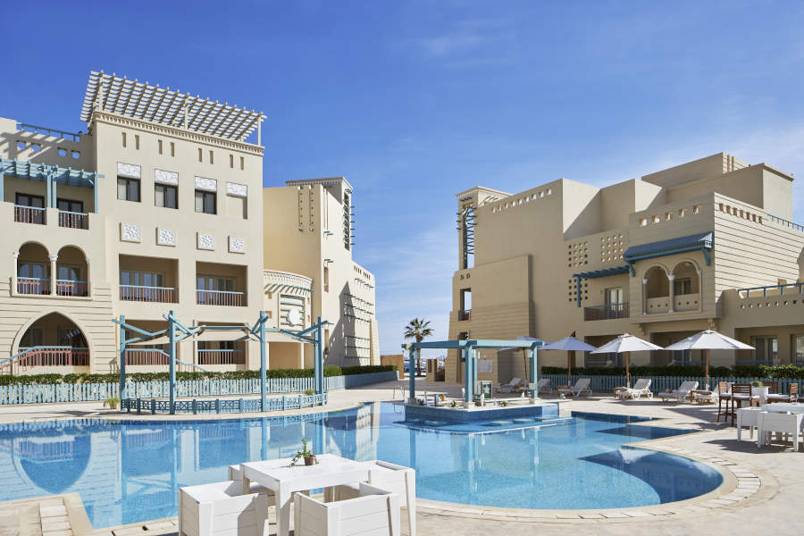 adult swimming pool and bar at mosaqiue hotel el gouna