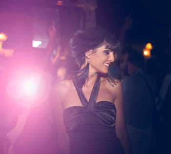 A lady is dancing for a nightlife outing in El Gouna