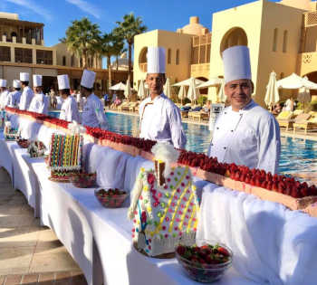 longest strawbery cake in el gouna at steigenberger resort in christmas