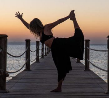 winter activities in el gouna including yoga on the red sea