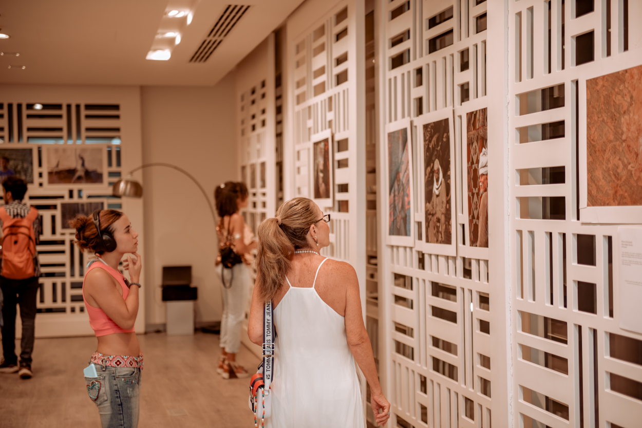 audience exploring photo exhibition during el gouna photo week