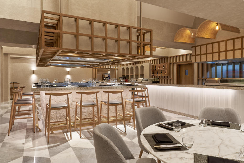 Japanese restaurant teppanyiaki bar and dining tables